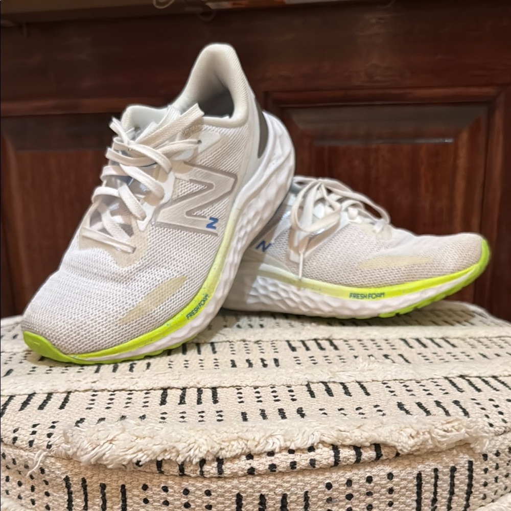 New Balance Fresh Foam Arishi White and Neon Green Athletic Shoes Size 6.5